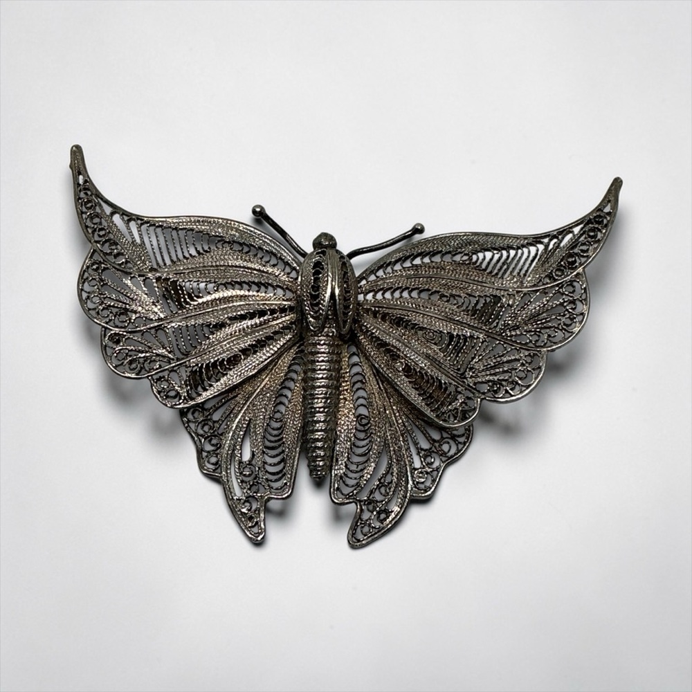 Vintage Large Filigree Butterfly Brooch Silver Tone Openwork Statement Pin - Picture 4 of 8